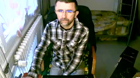 Snapshot of lokoum39 chatting on January 31, 4:06 pm lokoum39 online show from January 31, 4:06 pm