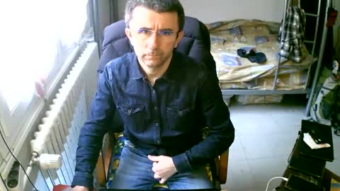 Snapshot of lokoum39 chatting on March 11, 11:55 am lokoum39 online show from March 11, 11:55 am