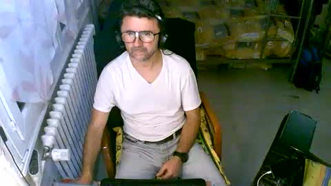 Snapshot of lokoum39 chatting on September 23, 6:44 pm lokoum39 online show from September 23, 6:44 pm