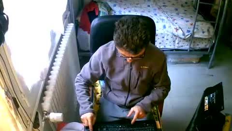 Snapshot of lokoum39 chatting on October 15, 8:25 am lokoum39 online show from October 15, 8:25 am