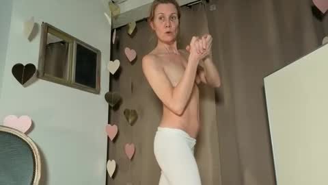 lola_belgium online show from March 4, 7:09 pm