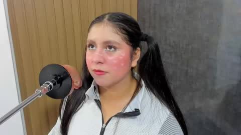 lola online show from September 10, 12:05 pm