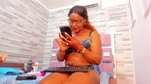 Lola online show from February 27, 2:21 pm