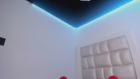 lola_js online show from June 17, 4:30 pm