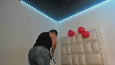 lola_js online show from June 30, 12:17 pm