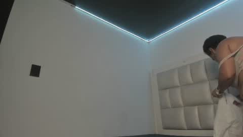 lola_js online show from July 21, 11:56 am