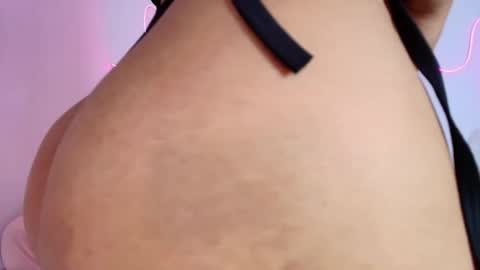 lola_lustrum online show from April 15, 6:15 pm