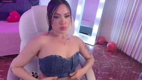 Snapshot of lola_star_ chatting on June 5, 2:34 pm Lola online show from June 5, 2:34 pm
