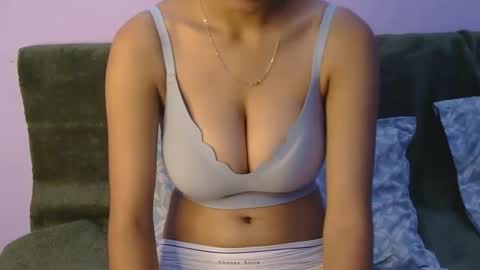 lolaa online show from March 20, 9:47 am
