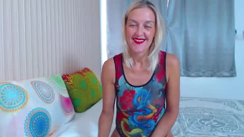 Snapshot of lolaaelita chatting on December 7, 7:38 am Lola online show from December 7, 7:38 am