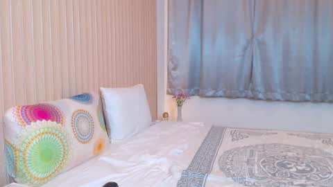 Snapshot of lolaaelita chatting on December 18, 3:22 pm Lola online show from December 18, 3:22 pm