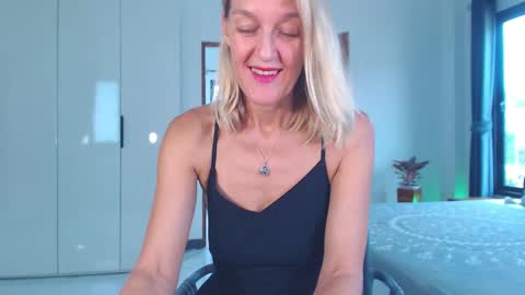 Snapshot of lolaaelita chatting on January 9, 4:04 am Lola online show from January 9, 4:04 am