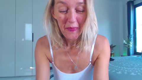 Snapshot of lolaaelita chatting on January 11, 1:43 am Lola online show from January 11, 1:43 am