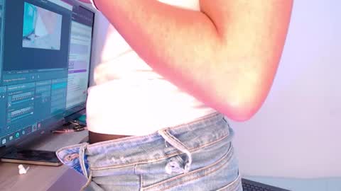 lolaandcamille online show from December 19, 1:23 am