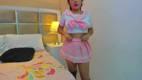 Snapshot of lolaavibee chatting on September 20, 11:33 am Lola Vibe online show from September 20, 11:33 am