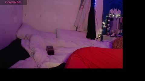 Snapshot of lolabunzz chatting on April 16, 10:05 am Your only Peach online show from April 16, 10:05 am