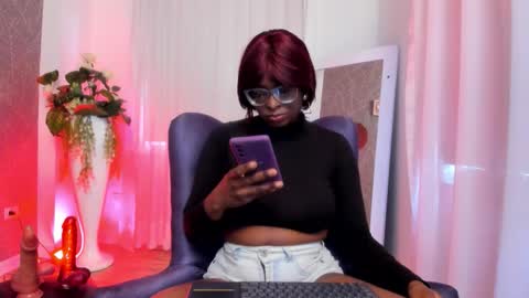 lola online show from October 27, 12:53 pm