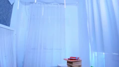 lola online show from November 24, 1:11 pm