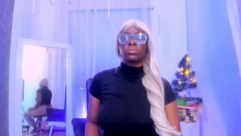 lola online show from December 17, 10:43 am