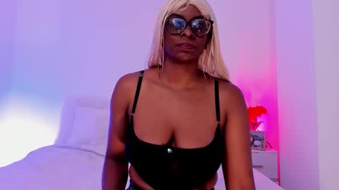 lola online show from December 21, 12:56 pm