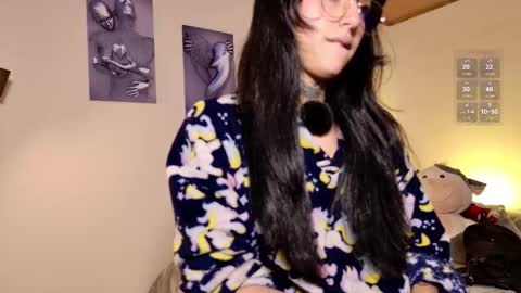 Lola online show from December 1, 2:44 pm