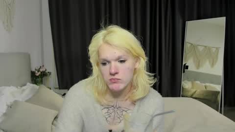 Snapshot of lollita_morgan chatting on April 19, 5:51 am lollita online show from April 19, 5:51 am