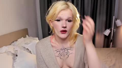 Snapshot of lollita_morgan chatting on April 23, 10:58 am lollita online show from April 23, 10:58 am