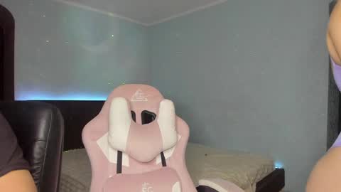 Snapshot of lollove24 chatting on December 10, 5:17 am lollove24 online show from December 10, 5:17 am