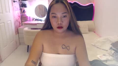 lolly_holii online show from May 31, 9:49 am