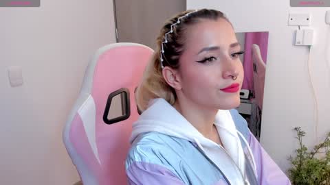 Lolly  online show from January 4, 2:35 am