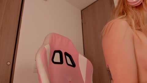 Lolly  online show from March 7, 7:52 am