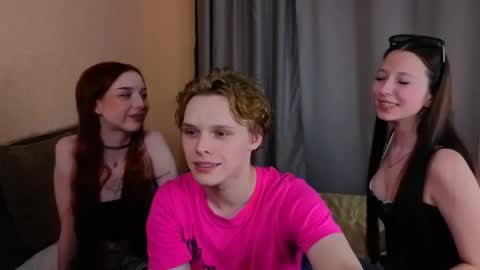 Snapshot of lolnoillimsary chatting on May 18, 6:25 pm Nelis online show from May 18, 6:25 pm