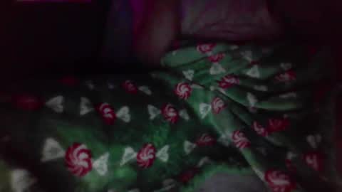 Snapshot of lolwhy21521 chatting on December 16, 6:07 am Lolwhy21 online show from December 16, 6:07 am