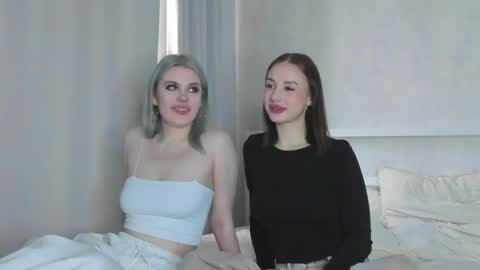 lolylaly online show from April 24, 8:28 am