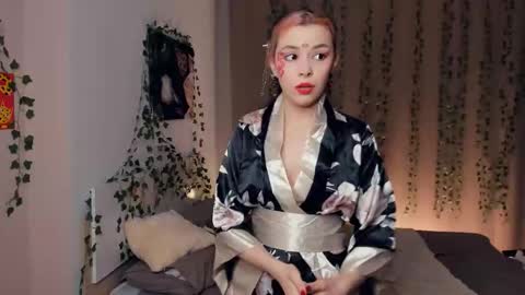 Lona online show from January 9, 7:04 pm