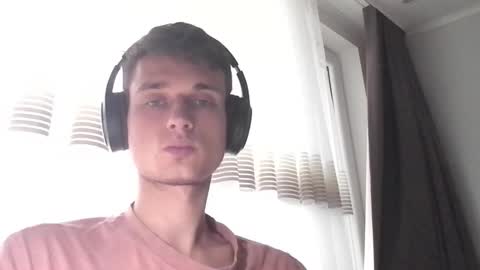 london_tomy online show from December 19, 12:23 pm