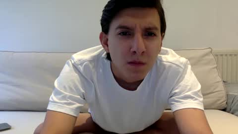 Snapshot of londonboy405 chatting on February 19, 12:44 pm londonboy405 online show from February 19, 12:44 pm