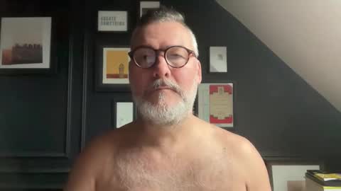 Snapshot of londongent2023 chatting on January 9, 12:19 pm EnglishBear online show from January 9, 12:19 pm