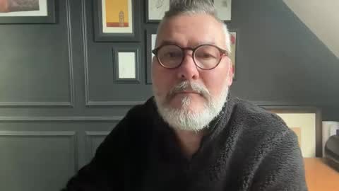 Snapshot of londongent2023 chatting on January 19, 1:15 pm EnglishBear online show from January 19, 1:15 pm