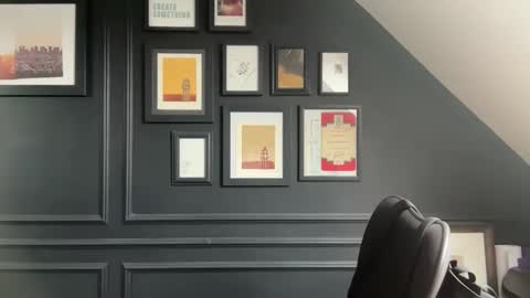 Snapshot of londongent2023 chatting on February 5, 10:42 am EnglishBear online show from February 5, 10:42 am