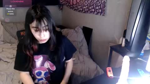 londonray online show from December 18, 5:02 am