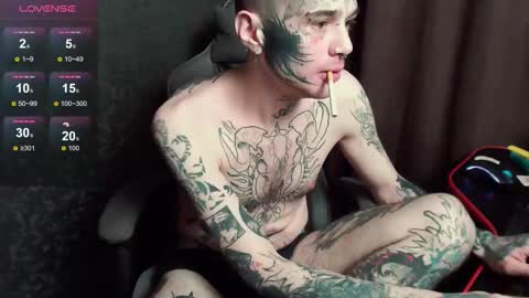 Snapshot of lone1ycrystal chatting on October 13, 9:15 pm Chris online show from October 13, 9:15 pm