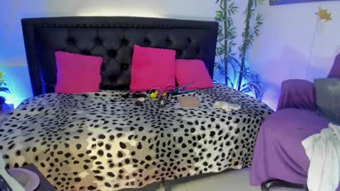 Snapshot of lonely_shewolf chatting on January 13, 6:13 pm Jennifer online show from January 13, 6:13 pm