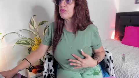 Snapshot of lonely_shewolf chatting on February 2, 2:49 pm Jennifer online show from February 2, 2:49 pm