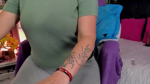 Snapshot of lonely_shewolf chatting on February 12, 4:35 pm Jennifer online show from February 12, 4:35 pm