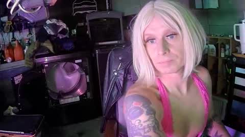 longbeachcd69 online show from December 18, 11:33 pm