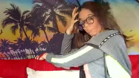 Snapshot of longlegstammy chatting on July 24, 1:42 pm Cutenurse91 online show from July 24, 1:42 pm