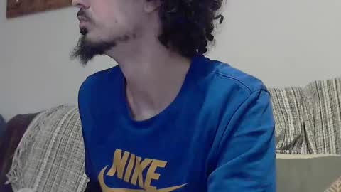 Snapshot of longnight5 chatting on December 6, 8:15 am Alejandro Rulitos Twitter longnight55 Intagram 5longnight5 online show from December 6, 8:15 am