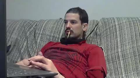 Snapshot of longnight5 chatting on February 3, 9:50 pm Alejandro Rulitos Twitter longnight55 Intagram 5longnight5 online show from February 3, 9:50 pm