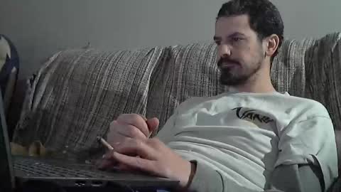 Snapshot of longnight5 chatting on January 19, 4:22 pm Alejandro Rulitos Twitter longnight55 Intagram 5longnight5 online show from January 19, 4:22 pm